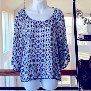 ❤️ XHILARATION Blue Print Blouse Size M ❤️